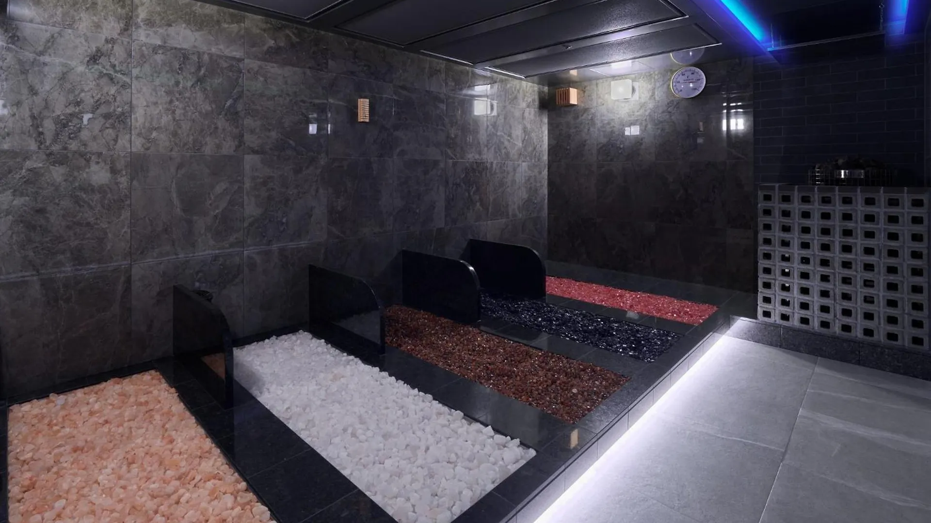 Villa Fontaine Grand Osaka Umeda 4*,