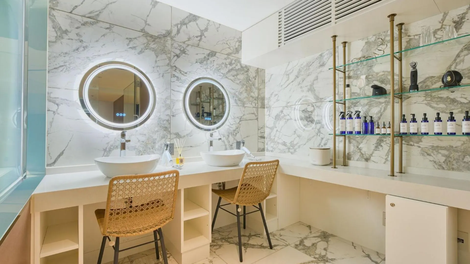 Отель Villa Fontaine Grand Osaka Umeda
