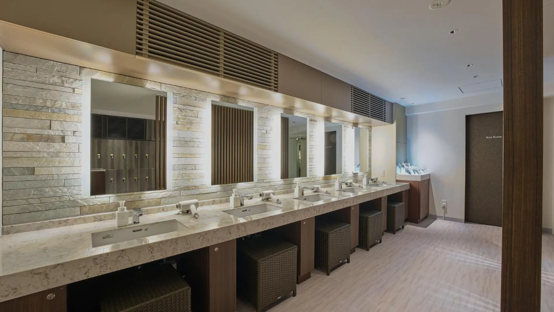 **** Отель Villa Fontaine Grand Osaka Umeda Япония